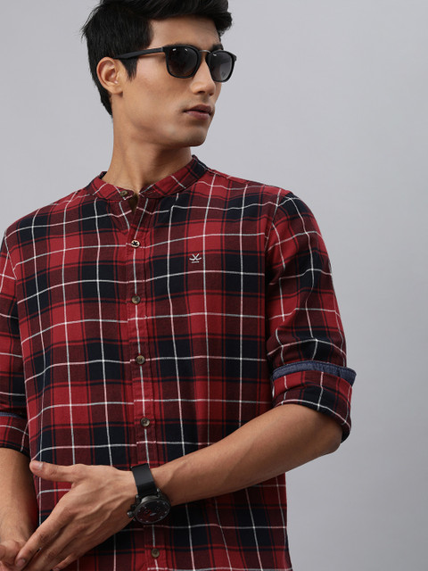 

WROGN Men Red & Navy Blue Slim Fit Checked Casual Shirt