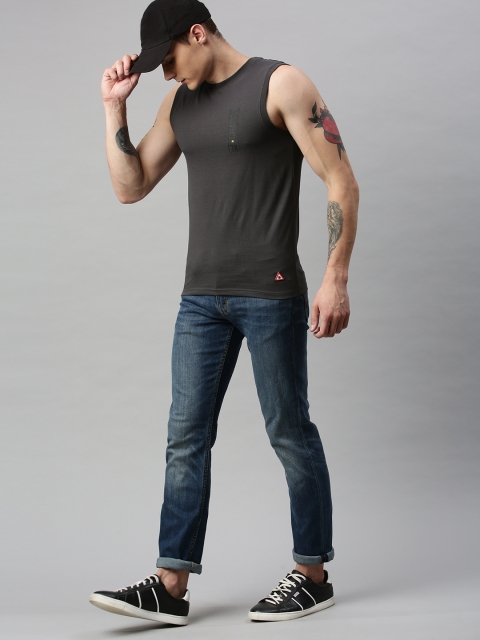 

WROGN Men Charcoal Grey Slim Fit Solid Round Neck T-shirt with Printed Detail