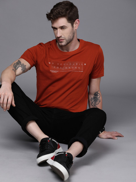 

WROGN Men Red Typography Printed Slim Fit Pure Cotton T-shirt