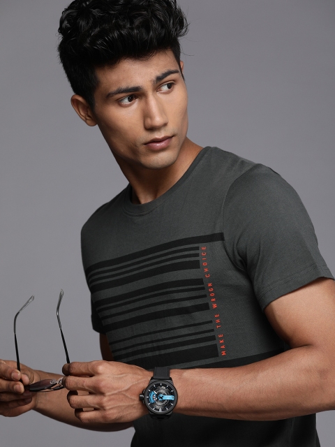 

WROGN Men Charcoal & Black Striped Slim Fit T-shirt
