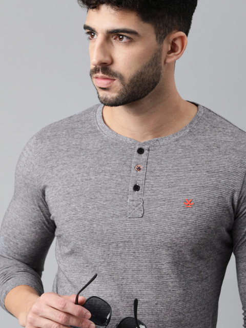 

WROGN Men Grey Solid Brand Logo Slim Fit Pure Cotton T-shirt