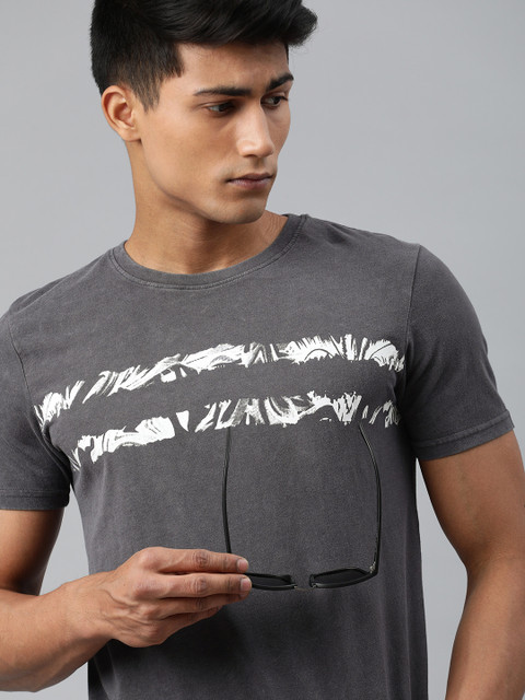 

WROGN Men Grey Printed Round Neck Pure Cotton T-shirt