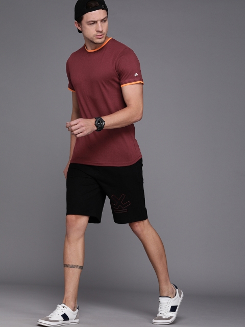 

WROGN Men Maroon Solid Slim Fit Round Neck T-shirt