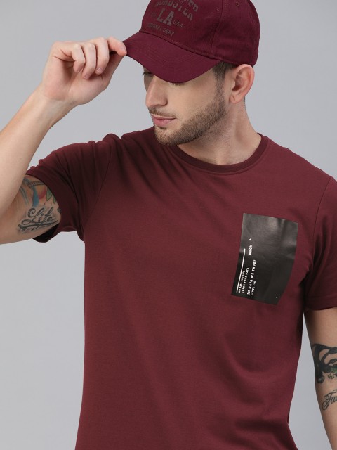 

WROGN Men Maroon Slim Fit Solid Round Neck T-shirt With Printed Detailing