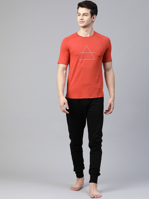 

HRX By Hrithik Roshan Men Tandoor Spice Geomertic Cotton Bio-Wash Yoga T-shirt, Red