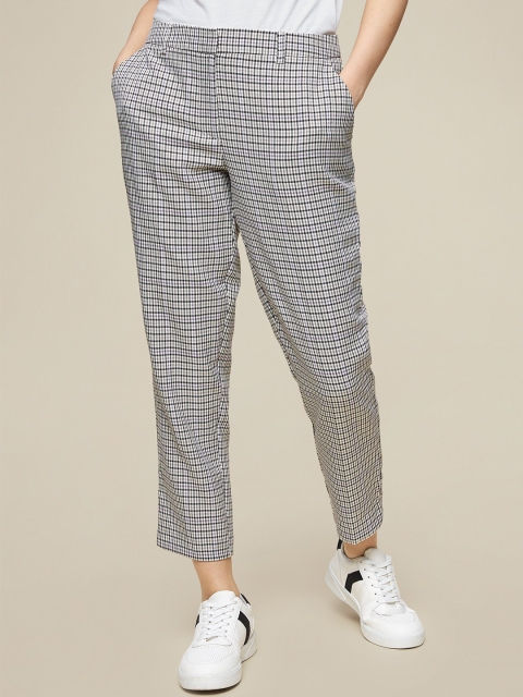 

DOROTHY PERKINS Women White & Black Petite Checked Cropped Trousers