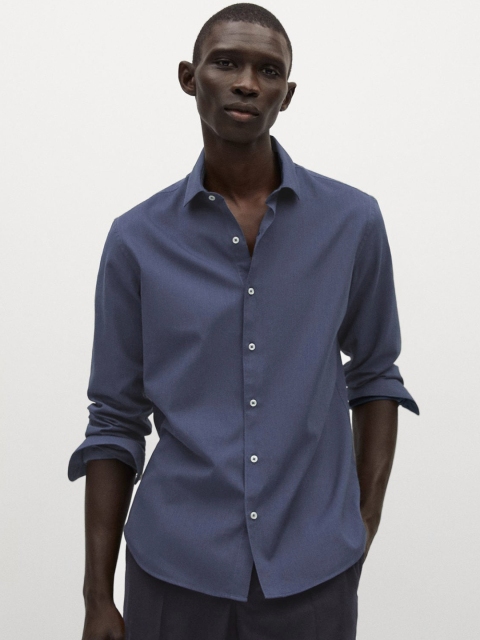 

MANGO MAN Navy Blue Slim Fit Solid Casual Shirt