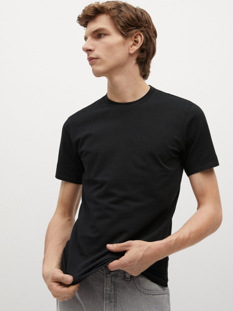 

MANGO MAN Black Sustainable Solid Round Neck T-shirt