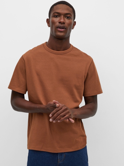 

MANGO MAN Men Brown Solid Sustainable Round Neck T-shirt