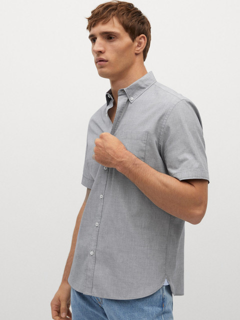 

MANGO MAN Blue Pure Cotton Regular Fit Solid Casual Shirt