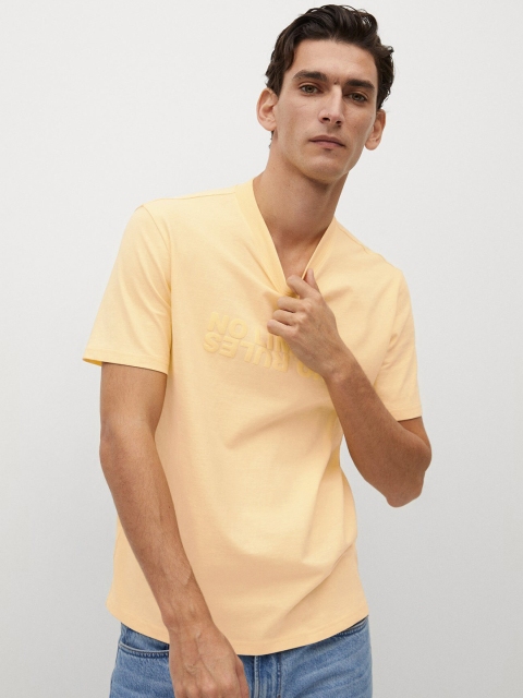 

MANGO MAN Men Yellow Printed Round Neck T-shirt