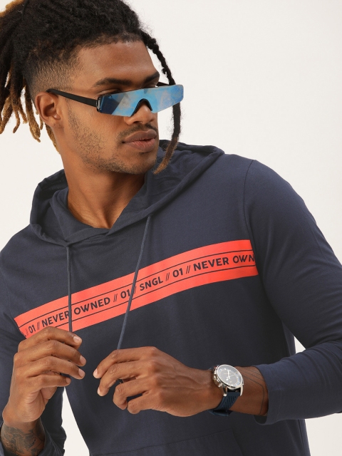 

SINGLE Men Navy Blue & Red Cotton Typography Print Hooded T-shirt