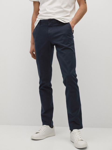 

MANGO MAN Navy Blue Solid Regular Barna Fit Sustainable Chinos