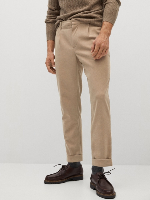 

MANGO MAN Beige Solid Tapered Fit Regular Trousers