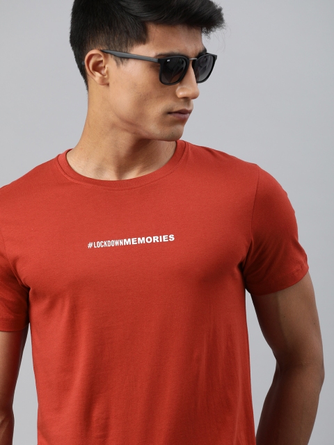 

WROGN Men Rust Red Printed Slim Fit Round Neck Pure Cotton T-shirt