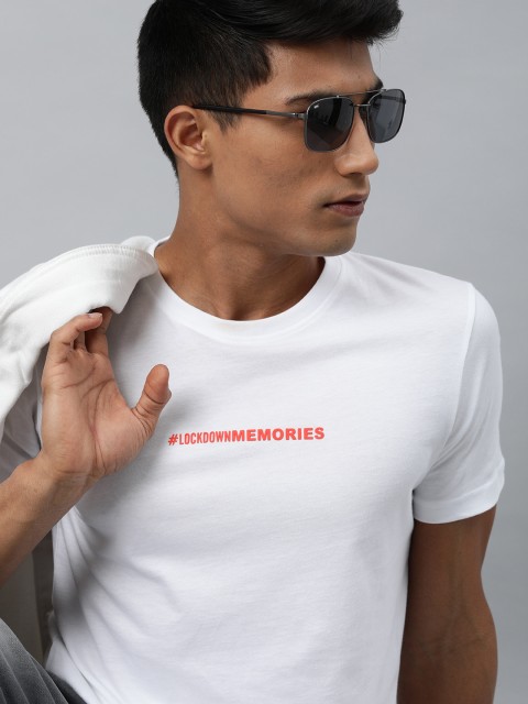 

WROGN Men White Printed Slim Fit Round Neck T-shirt