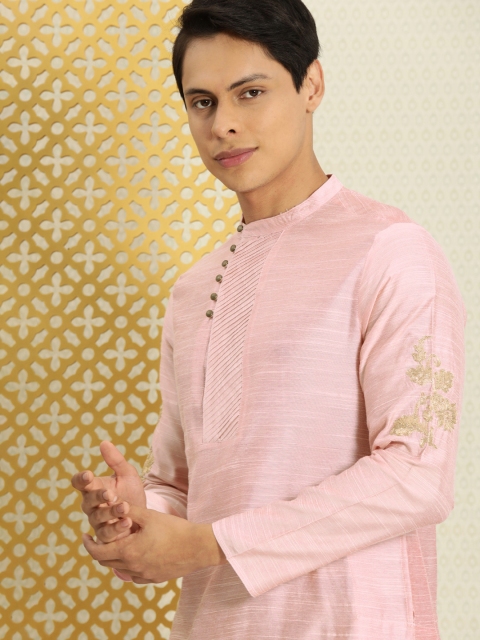 

House of Pataudi Men Pink Embroidered Kurta