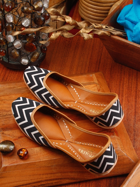 

Sringam Women Black Printed Mojaris