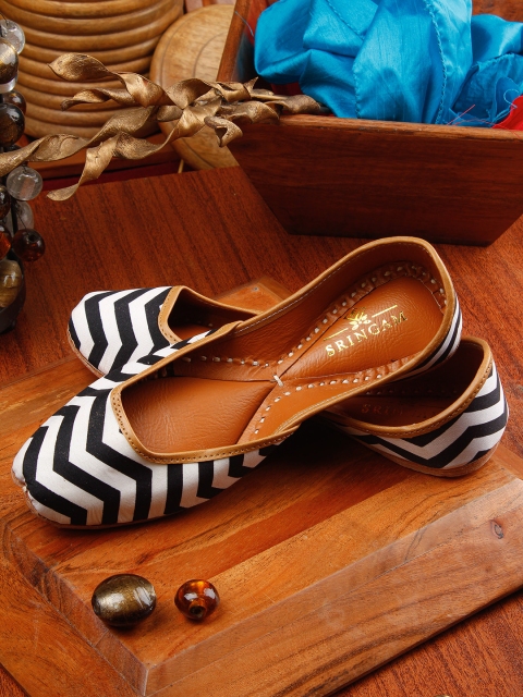 

Sringam Women White & Black Printed Leather Mojaris