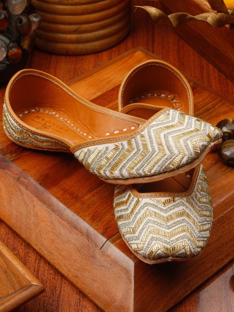 

Sringam Women Beige Printed Mojaris