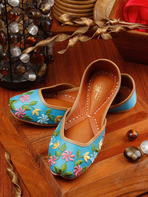

Sringam Women Blue Woven Design Leather Mojaris
