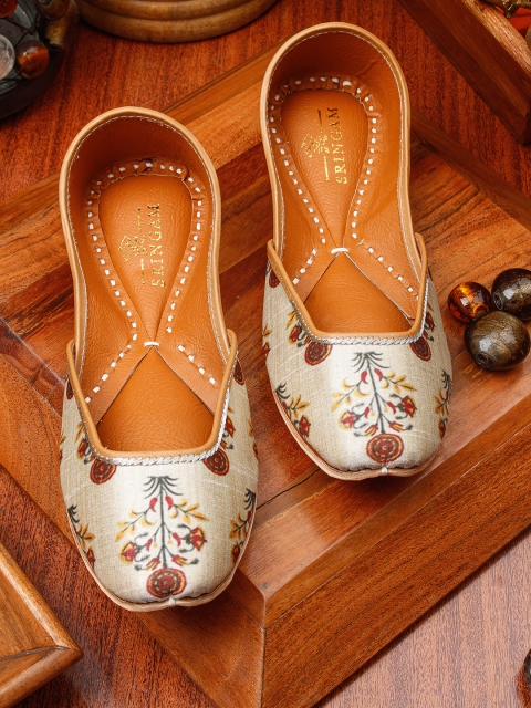 

Sringam Women Beige Printed Fabric Mojaris