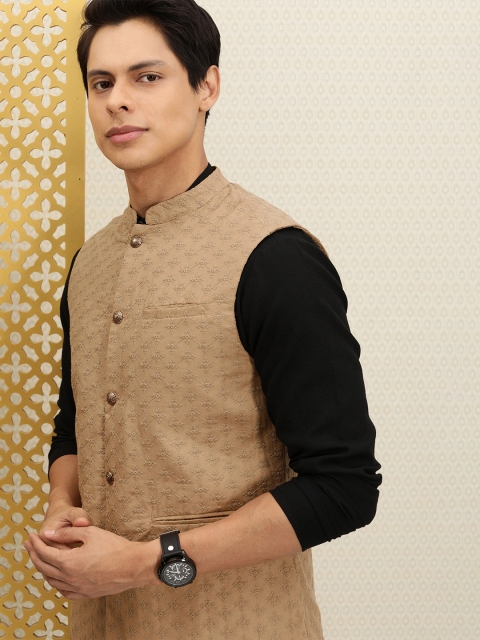 

House of Pataudi Men Beige Embroidered Jashn Nehru Jacket