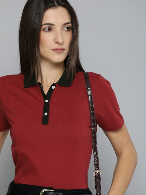 

Chemistry Women Red Contrast Polo Collar T-shirt