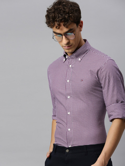 

Tommy Hilfiger Men Red & White Regular Fit Checked Casual Shirt