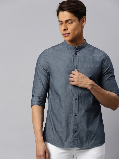 

Tommy Hilfiger Men Blue & Grey Regular Fit Striped Casual Shirt