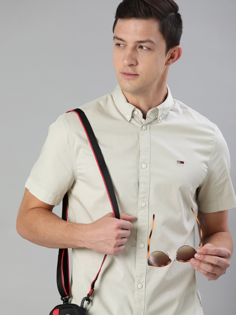 

Tommy Hilfiger Men Cream-Coloured Slim Fit Solid Organic Cotton Casual Shirt