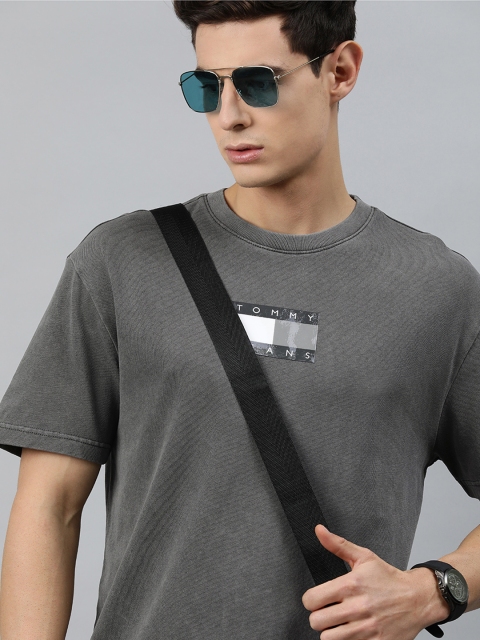 

Tommy Hilfiger Men Charcoal Grey Brand Logo Organic Cotton Round Neck T-shirt