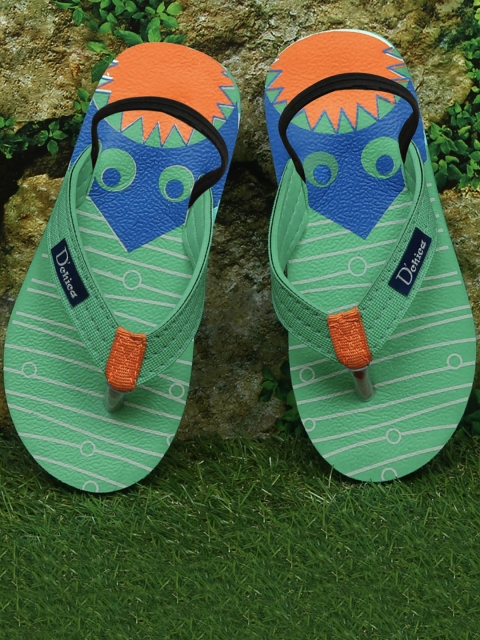 

DChica Girls Sea Green & Orange Shark Printed Thong Flip-Flops with Backstrap