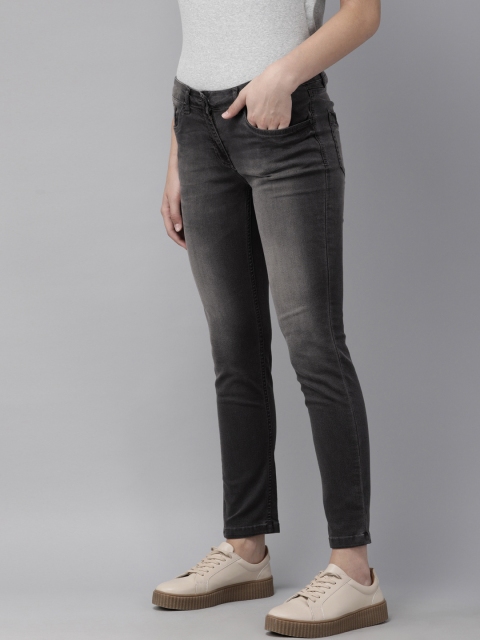

Park Avenue Women Black Smart Fit Mid-Rise Clean Look Stretchable Cropped Jeans