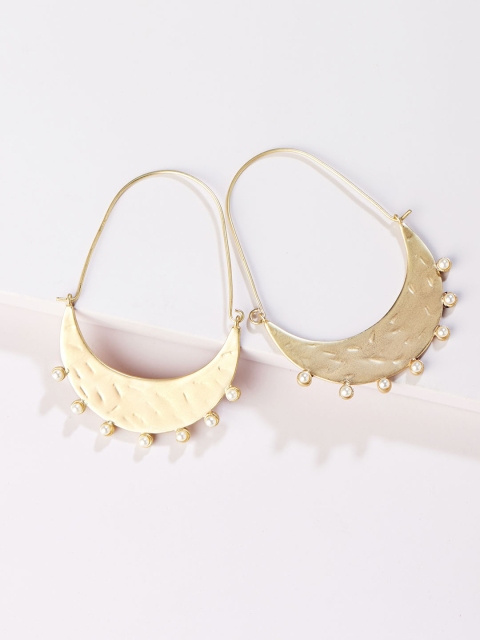 

Runway Ritual White Contemporary Gold-Plated Handcrafted Drop Earrings