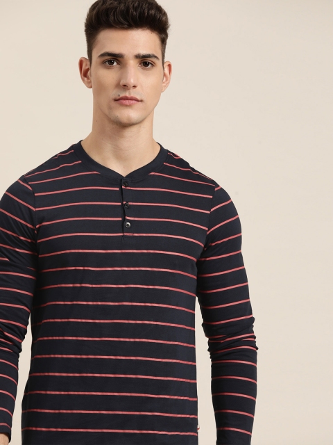 

INVICTUS Men Navy Blue & Pink Striped T-shirt