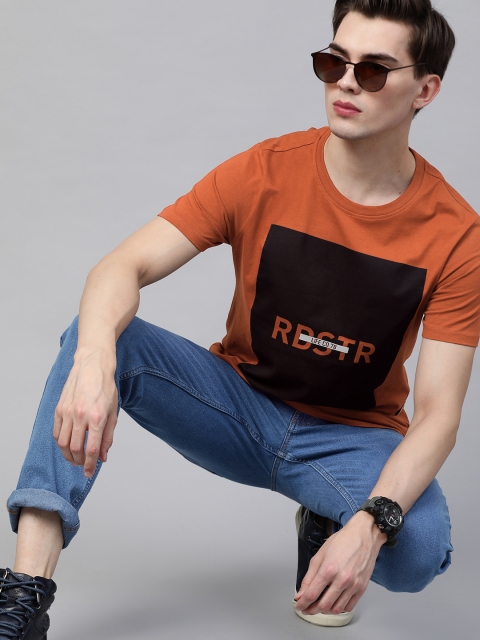 

Roadster Men Rust Brown & Black Typography Printed Pure Cotton T-shirt
