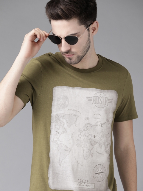 

The Roadster Lifestyle Co Men Green & Off-White Colourblocked Cotton T-shirt