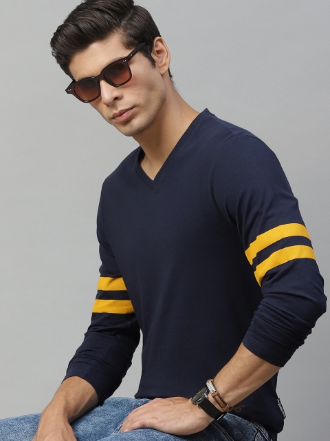 

Roadster Men Navy Blue Solid Pure Cotton V-Neck Pure Cotton T-shirt
