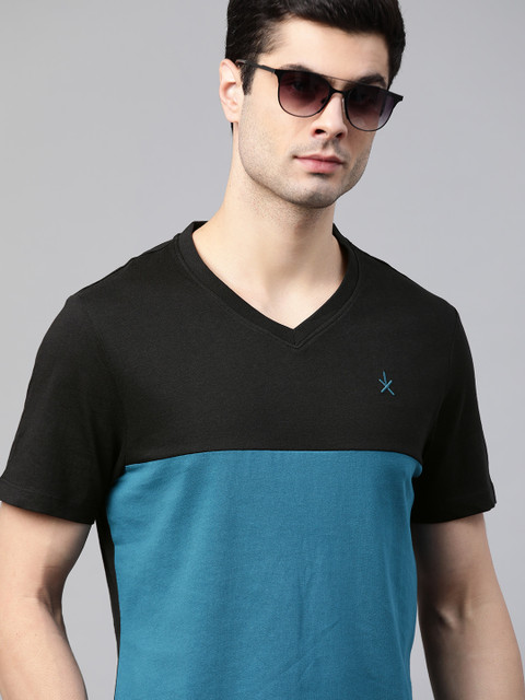 

Roadster Men Blue & Black Pure Cotton Colourblocked V-Neck T-shirt