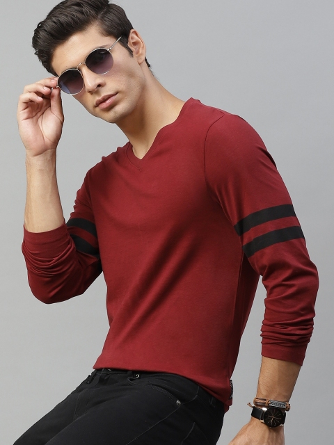 

Roadster Men Maroon Pure Cotton V-Neck T-shirt