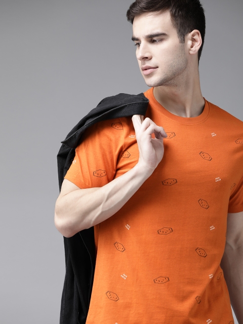 

The Roadster Lifestyle Co Men Orange Black Pure Cotton Printed Pure Cotton T-shirt