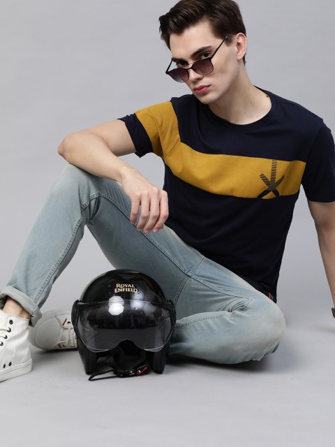 

Roadster Men Black & Mustard Yellow Pure Cotton Solid T-shirt