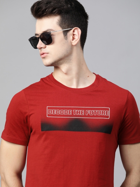 

Roadster Men Red Pure Cotton Typography Printed Pure Cotton T-shirt