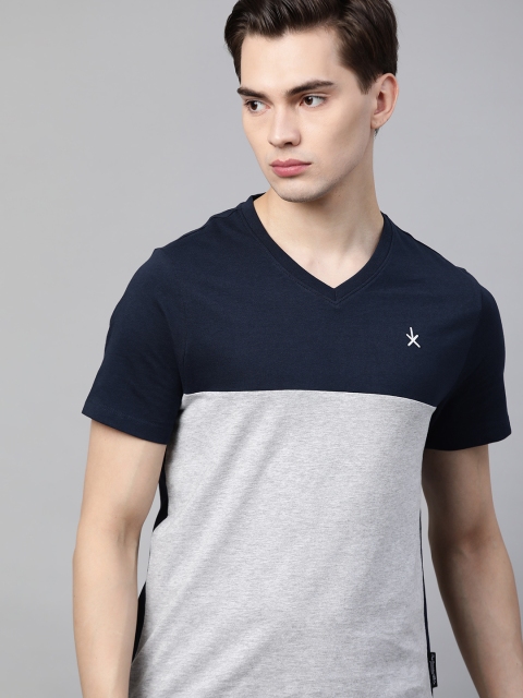 

Roadster Men Grey Melange & Navy Blue Pure Cotton Colourblocked V-Neck T-shirt