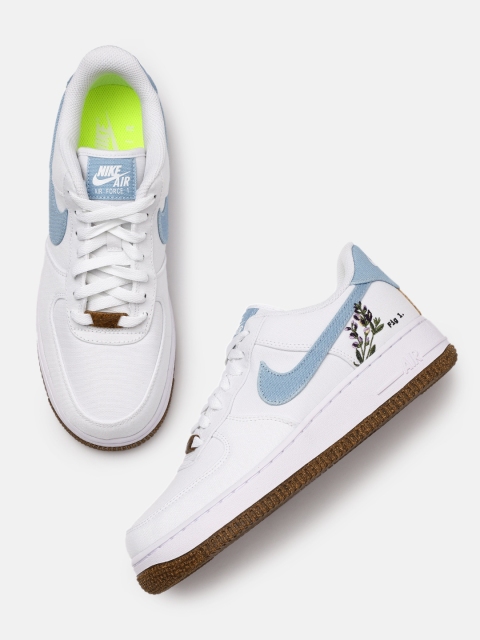 

Nike Women White AIR FORCE 1 '07 SE Suede Sneakers