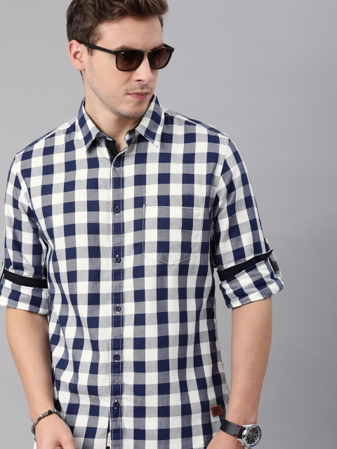 

Roadster Men White & Navy Blue Gingham Checks Checked Casual Shirt