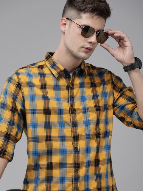 

Roadster Men Mustard yellow & Brown Checked Casual Shirt