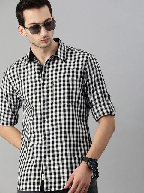 

Roadster Men Black Gingham Checks Casual Shirt