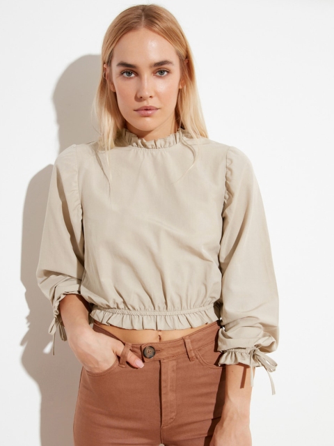 

Trendyol Women Grey Solid Ruffled Crop Blouson Top